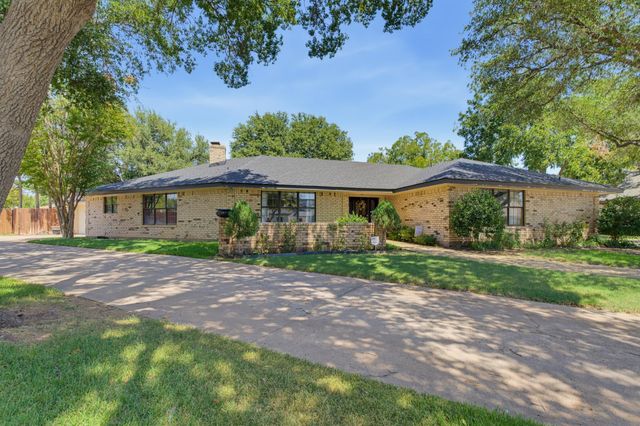38 Cypress Point St — Fairways