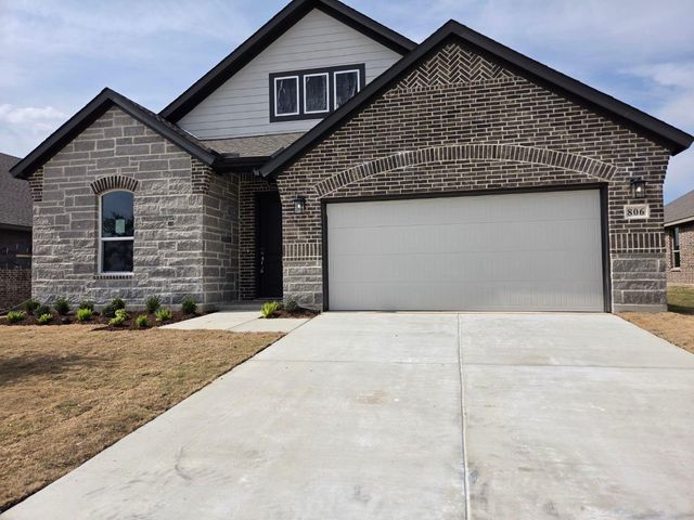806 Silverleaf Dr — The Hollow