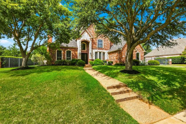1208 Merlot Dr — Versailles