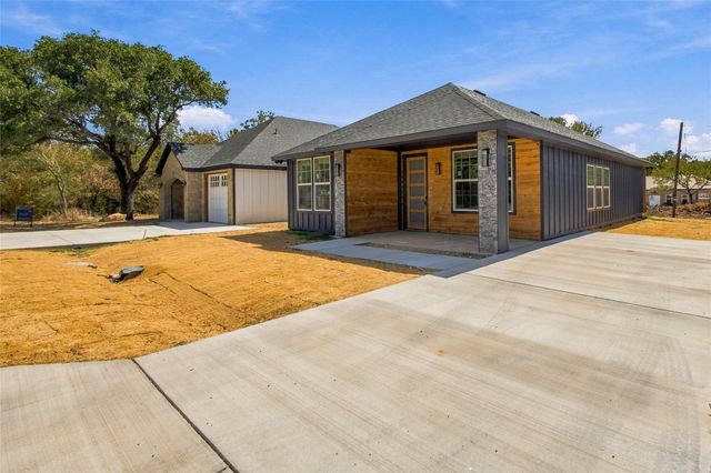 2721 Sycamore Ct — Oak Trail Shores Sec B