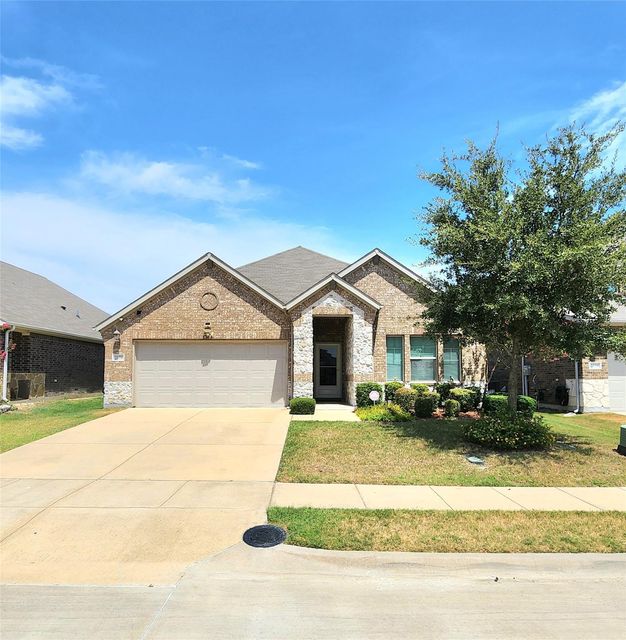 2126 Clarion Dr — Trinity Xing Ph 2