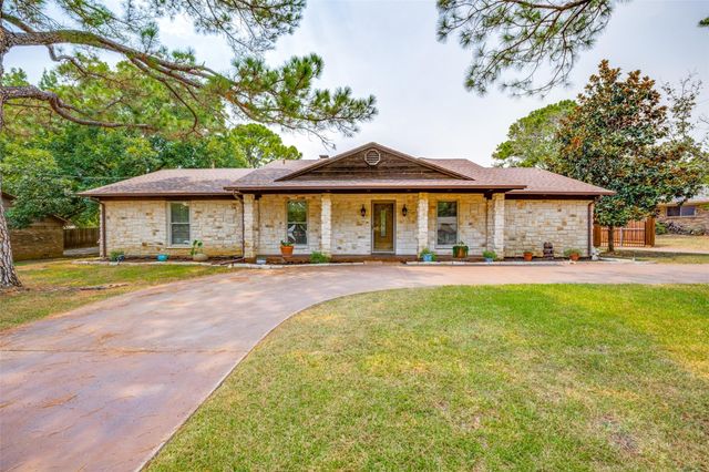 233 Oak St — Lakewood Estates