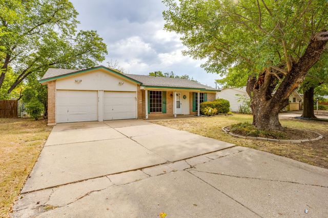 312 NW Wintercrest Rd — Summercrest