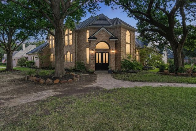 2700 Cottonwood Ln — Summertree Addition