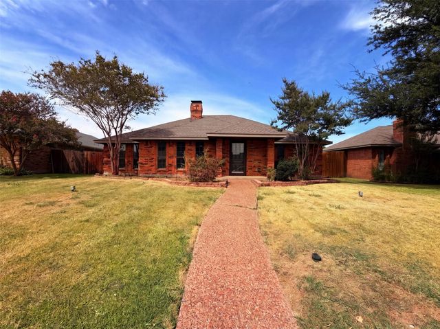 512 W Jefferson St — Rustic Oaks Ph Three