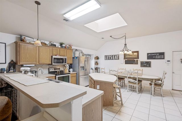 2118 Hanakoa Falls Dr — Falls Ph 2
