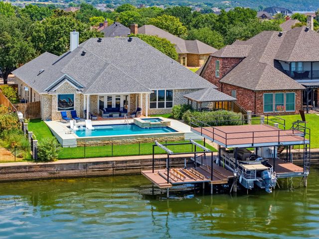 2326 River Rd — Waters Edge