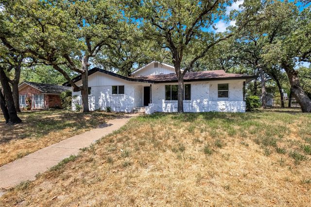 520 Circleview Dr S — Shady Oaks Add