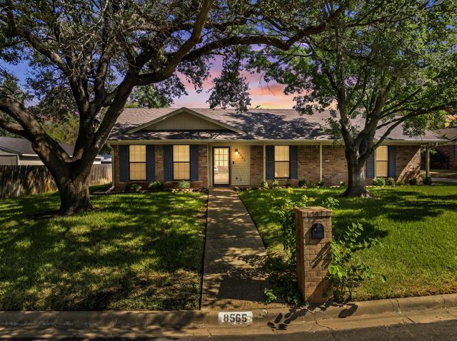 8565 Briargrove Dr — Woodland West