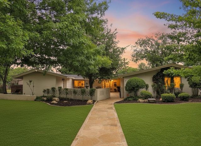 4034 Fairmount St — Elmwood West