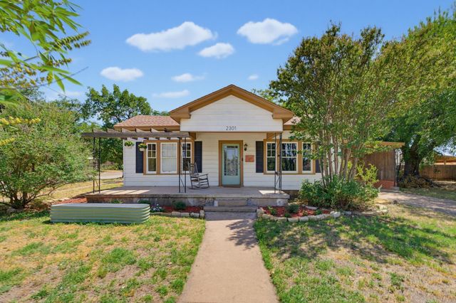 2301 S 6th St — Highland Add