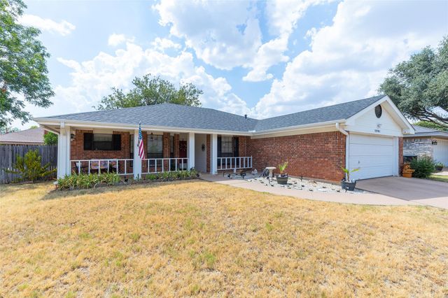 2901 Oak Ridge Ct — The Oaks