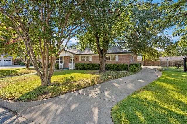 512 Brown Trail Ct — Bellaire Place Add