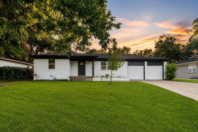 1026 Park Center St — Benbrook Lakeside Add