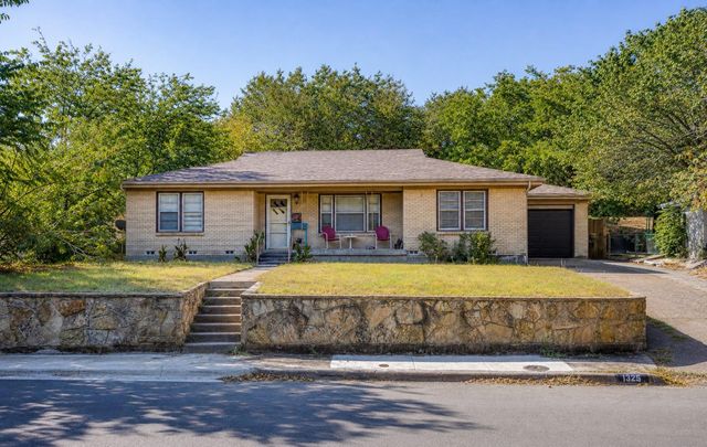 1325 W Water St — Connaways 01