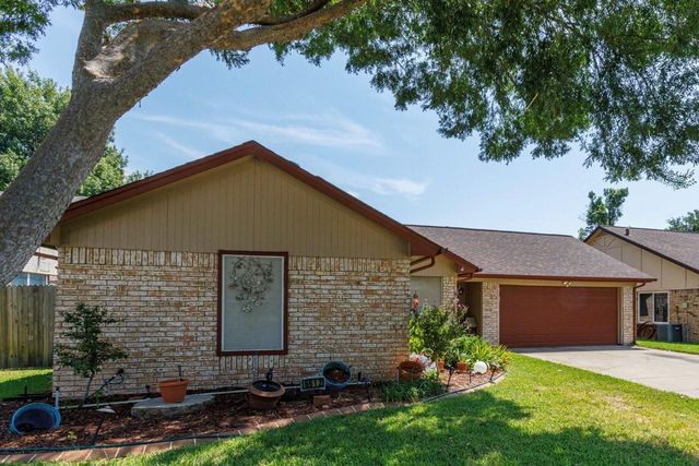 6912 Lyndale Dr — Quail Hollow