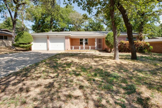 608 Woodcrest Dr — Valentine Oaks Add
