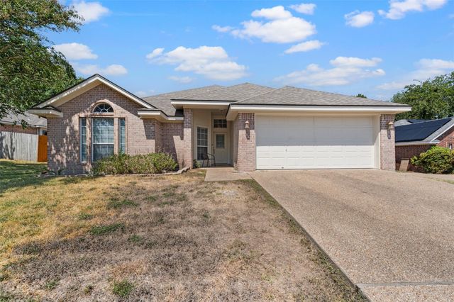 616 Pebble Creek Dr — Willow Creek