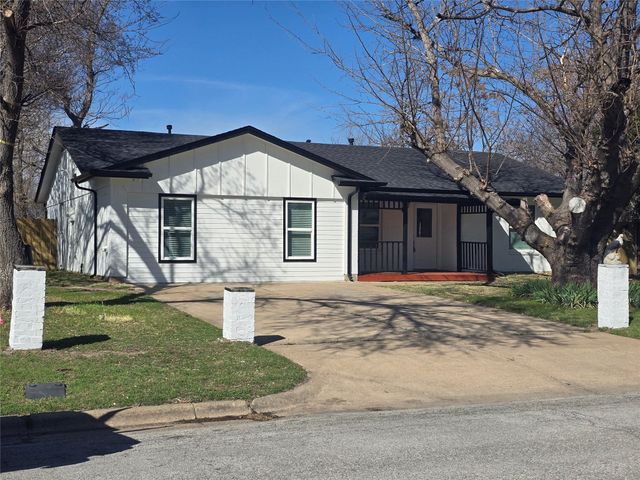 8017 Donegal Ln — Emerald Hills Add