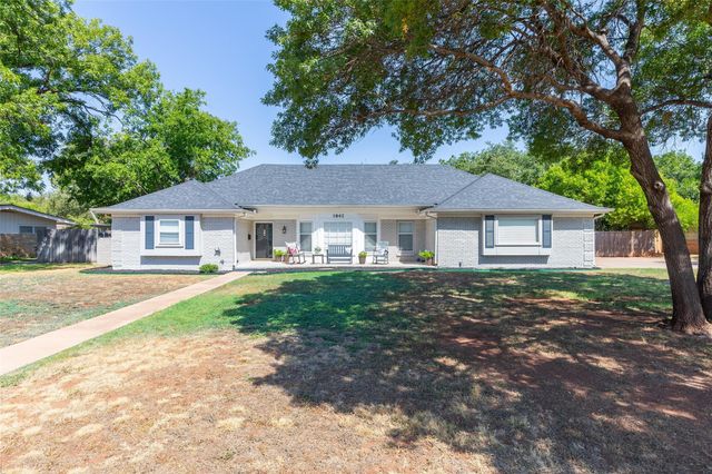 1842 Elmwood Dr — River Oaks