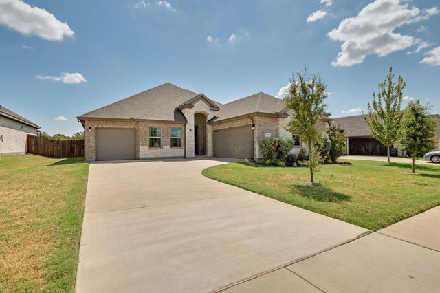 1006 Summer Grove Dr — The Grove