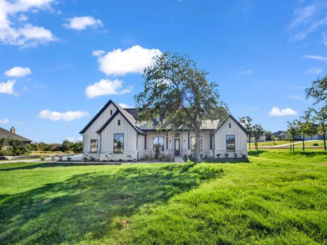 740 Burr Oak Ln — Vintage Oaks