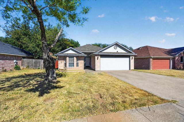 1137 Darren Dr — Keswick Gardens Ph 01