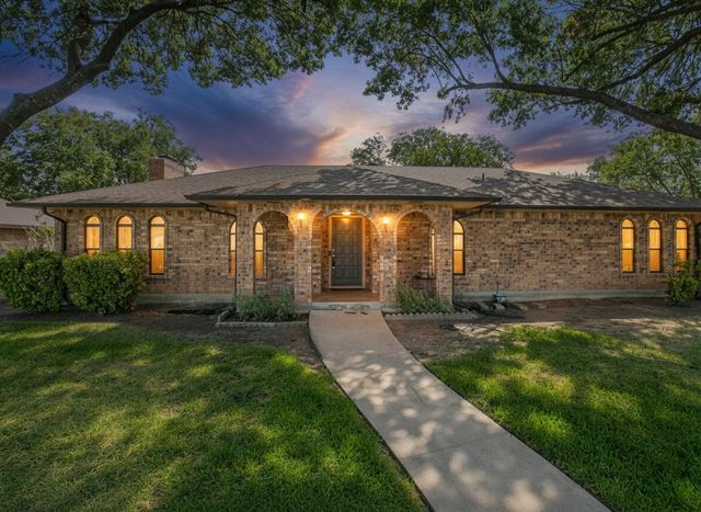 528 Edmonds Way — Southampton Estates