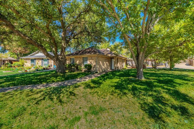 512 E Stone Cir — Meadows Of Wylie