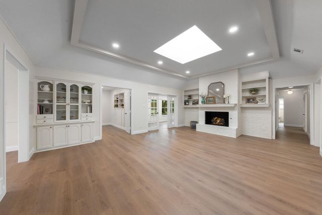 2844 Hurstview Dr — Wintergreen Acres Add