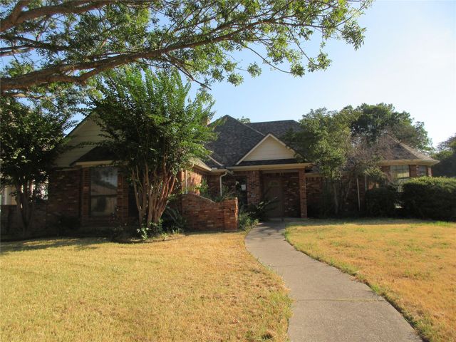 1823 Green Tree Ln — Greenbriar Estates Add Sec 02