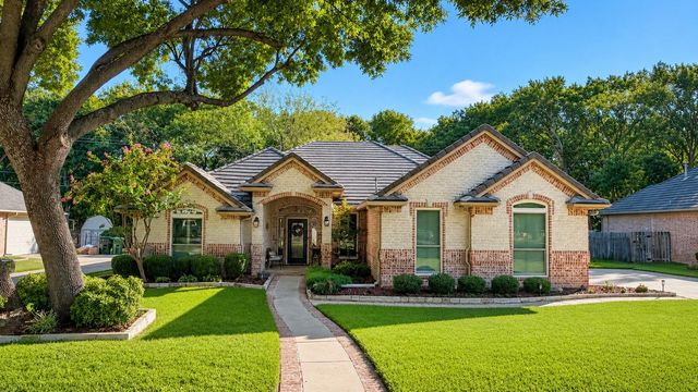 3122 Oakview Dr — Mill Creek West Add
