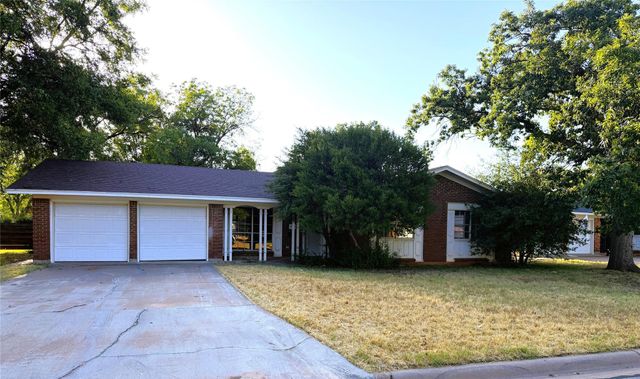 2509 Crescent Dr — Brookhollow