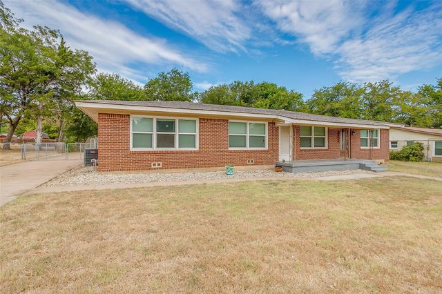 1208 Warden St — Benbrook Lakeside