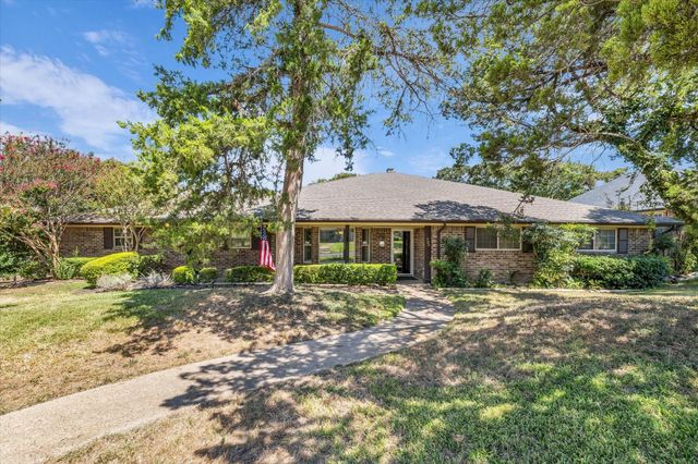 705 Poage Dr — West Woodway Estate