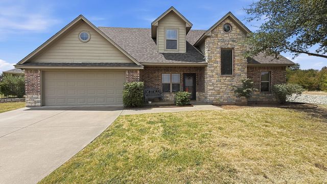 1306 Lauren Ln — Lake Forest