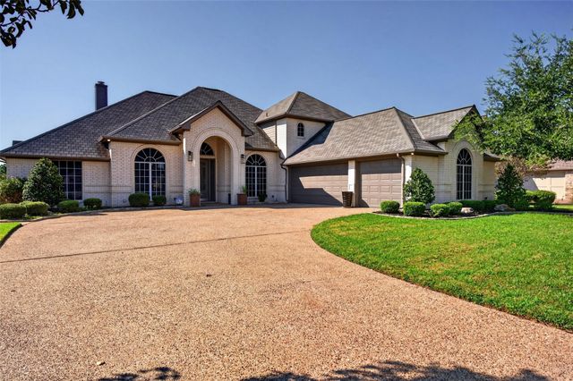 2612 Waters Edge Dr — Harbor Lakes Ph 2