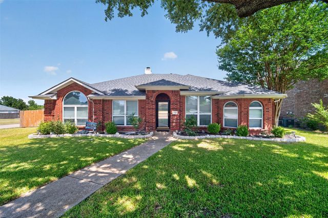 1101 Boyd Dr — Twin Lakes Sub Ph 1
