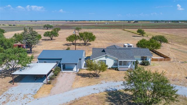 390 Mesquite Ln — A0785 SUR 16 BAL SW 4, ACRES 5.986