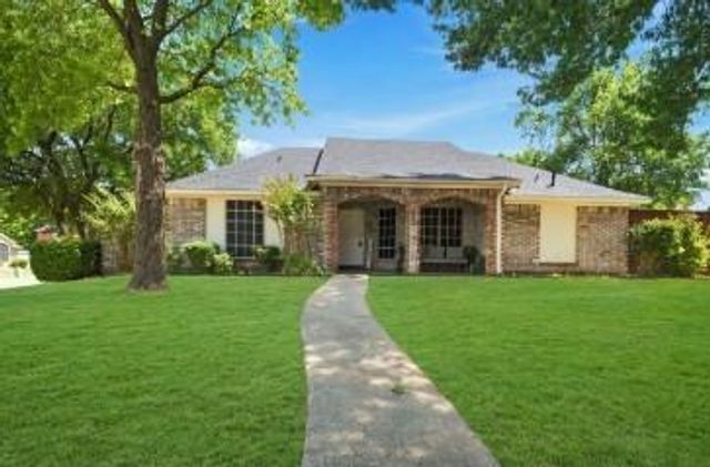 937 Knollwood Dr — Centre Estates