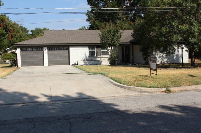 1103 Bryant St — Benbrook Lakeside Add