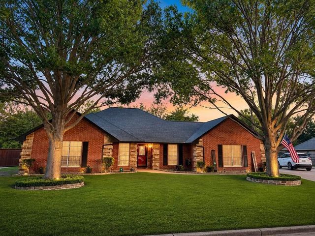 413 Flagstone Dr — Sierra Estates