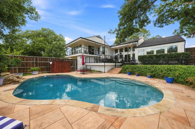 303 Russwood St — Ridge Road Village