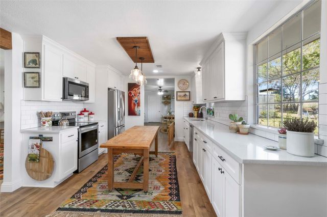 8235 County Road 506 — North View Acres