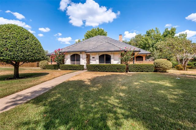 902 Kings Ct — Huntington Park 06