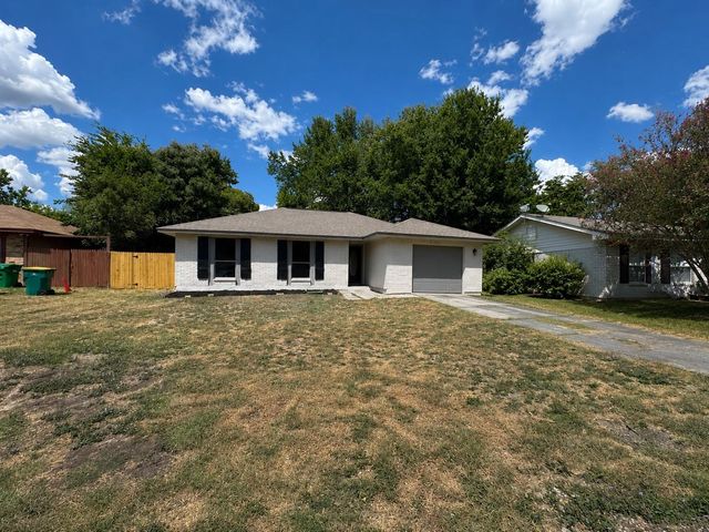 313 Taurus Dr — South Hills Park 01