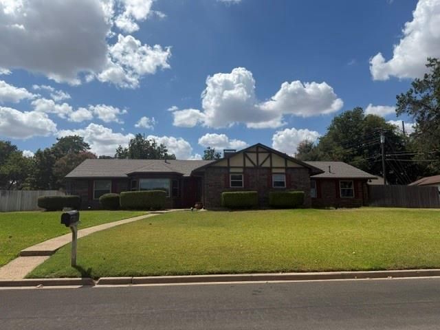 600 Mountain Lake Dr — Passmore