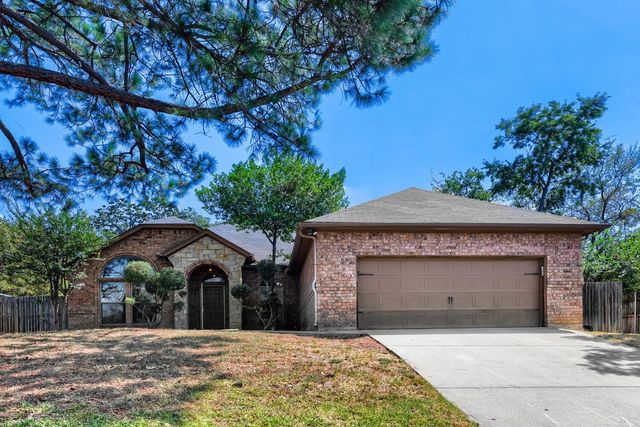 1104 Irwin Dr — Forest Oaks West Add