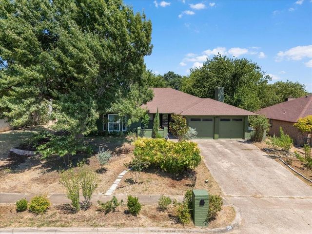 208 Pebblestone Dr — Westpark Add
