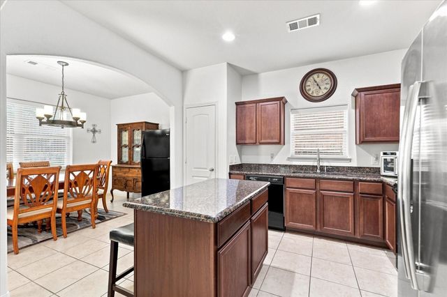 1824 Mesquite Ln — Oak Hollow Estates Ph 6